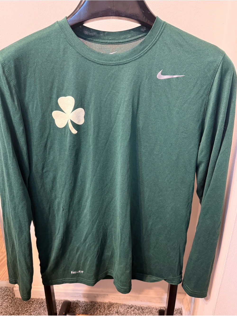 Nike Men’s Long-Sleeve Dri-FIT Green Shirt with Boston Celtics Shamrock logo M